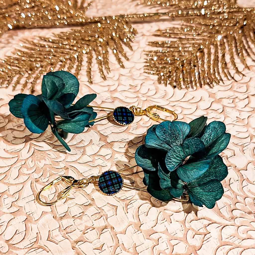 Boucles fleur emeraude hortensia gypsi tartan resine lydee deco vert bleu