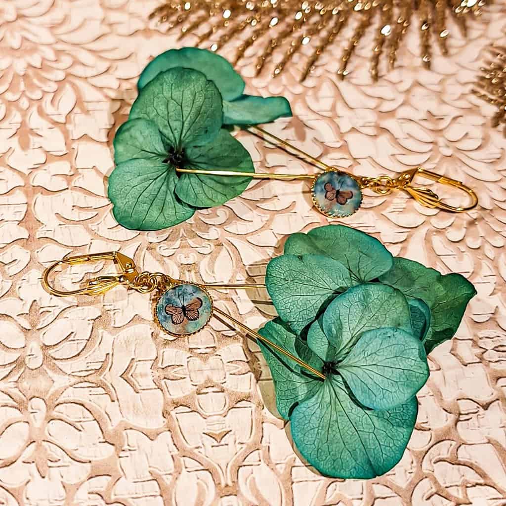 Boucles papillon et fleur hortensia gypsi vert resine lydee deco turquoise