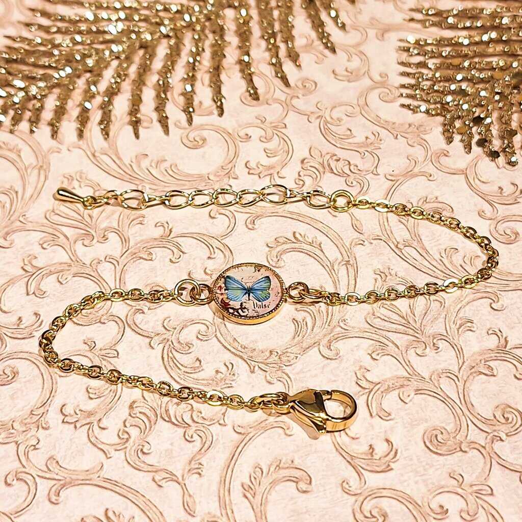 Bracelet papillon bleu rose resine acier inoxydable minimaliste dore lydee deco chic photo posé