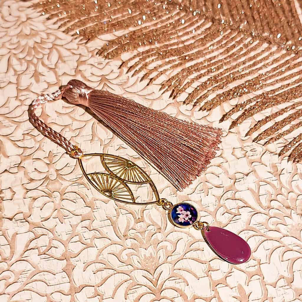 Marque-page éventail rétro fleur cerisier livre pompon resine