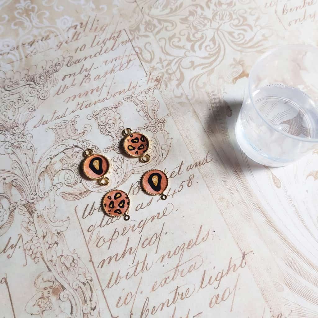 Tournée résine lydee déco composants papier photo laiton doré support pendentifs