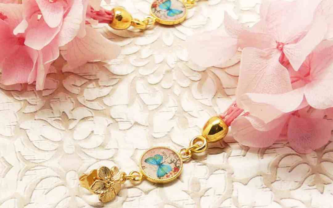 Boucles rose papillon bleu