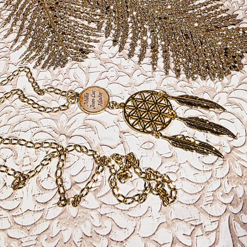 collier attrape-rêve sautoir plumes ecritures acier inoxydable