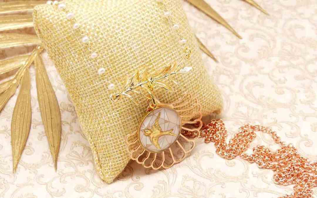 Sautoir oiseau dore rose