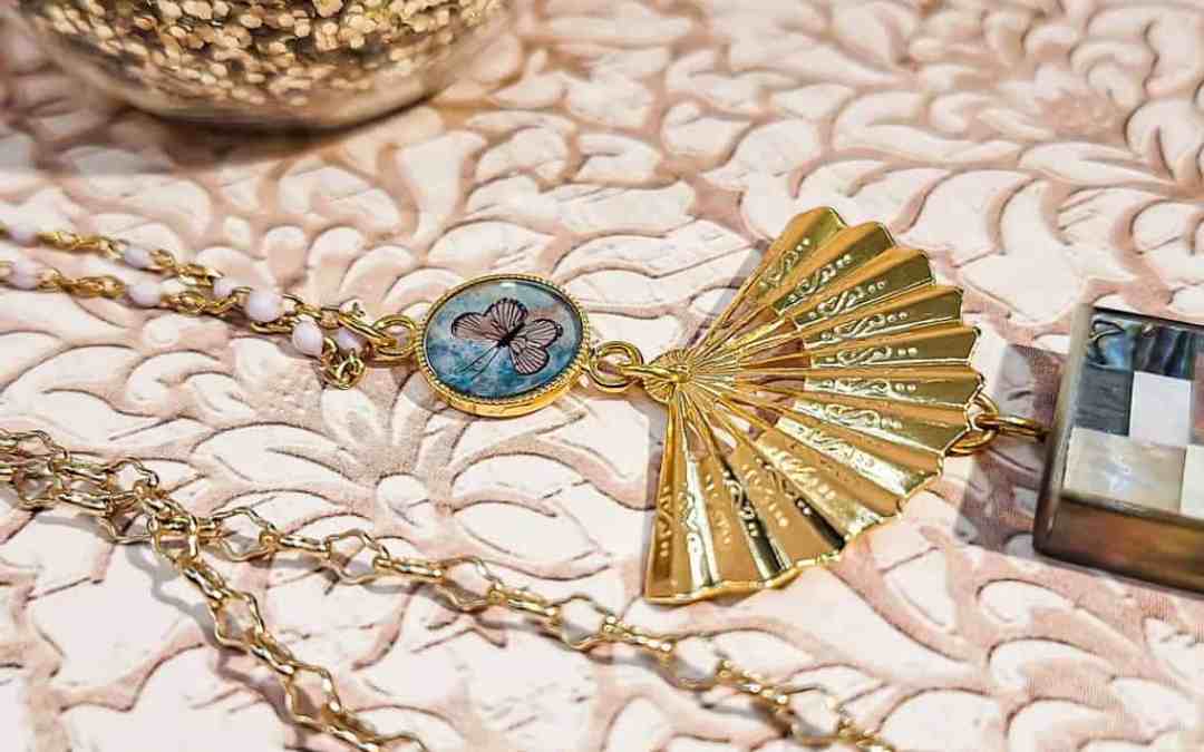 Sautoir papillon nacre