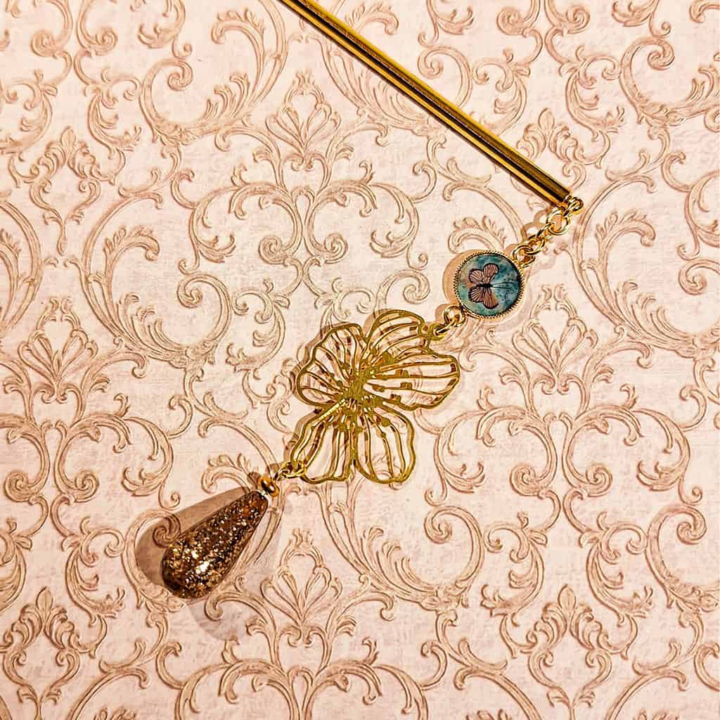 Pique cheveux fleur papillon perles resine lydee deco coiffure accessoire