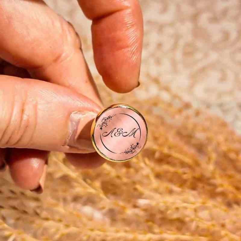 boutons de manchettes dorés personnalisés avec initiales