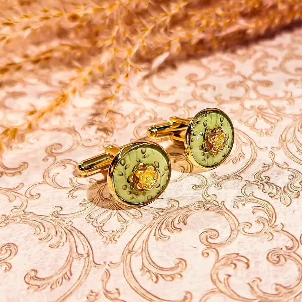 Boutons de manchettes homme motif lotus doré