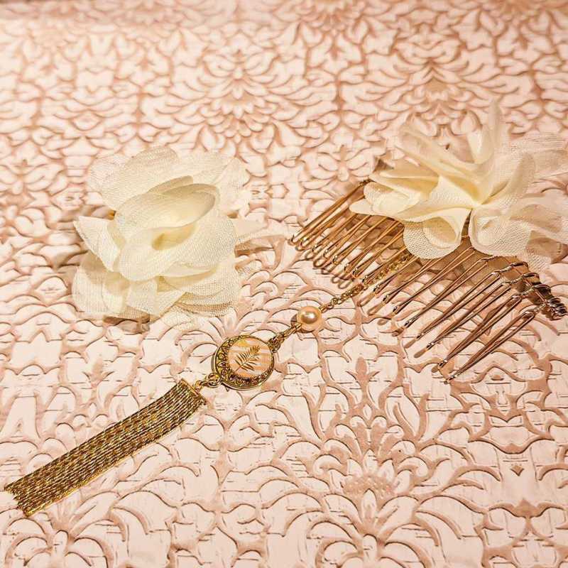 Peigne pour cheveux avec fleur ivoire et doré