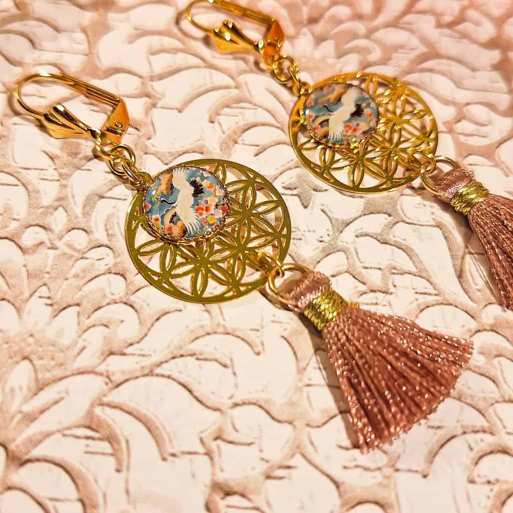 boucles fleur de vie bohème chic fait main avec pompons rose poudré