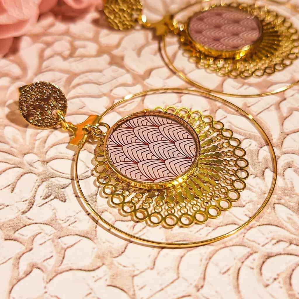 boucles eventail rose creoles art deco estampe dore lydee deco resine bobo chic