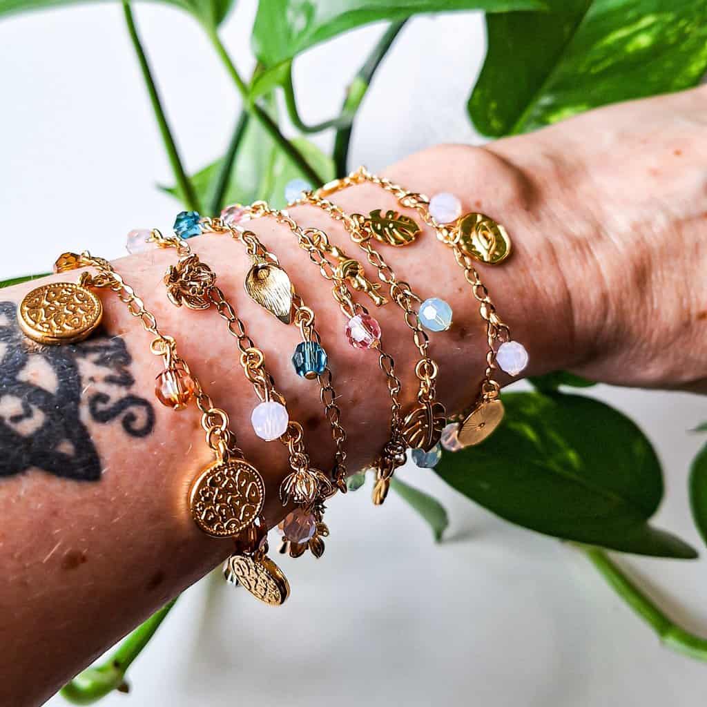 bracelet feuille monstera perles swarovski breloques grigri nature