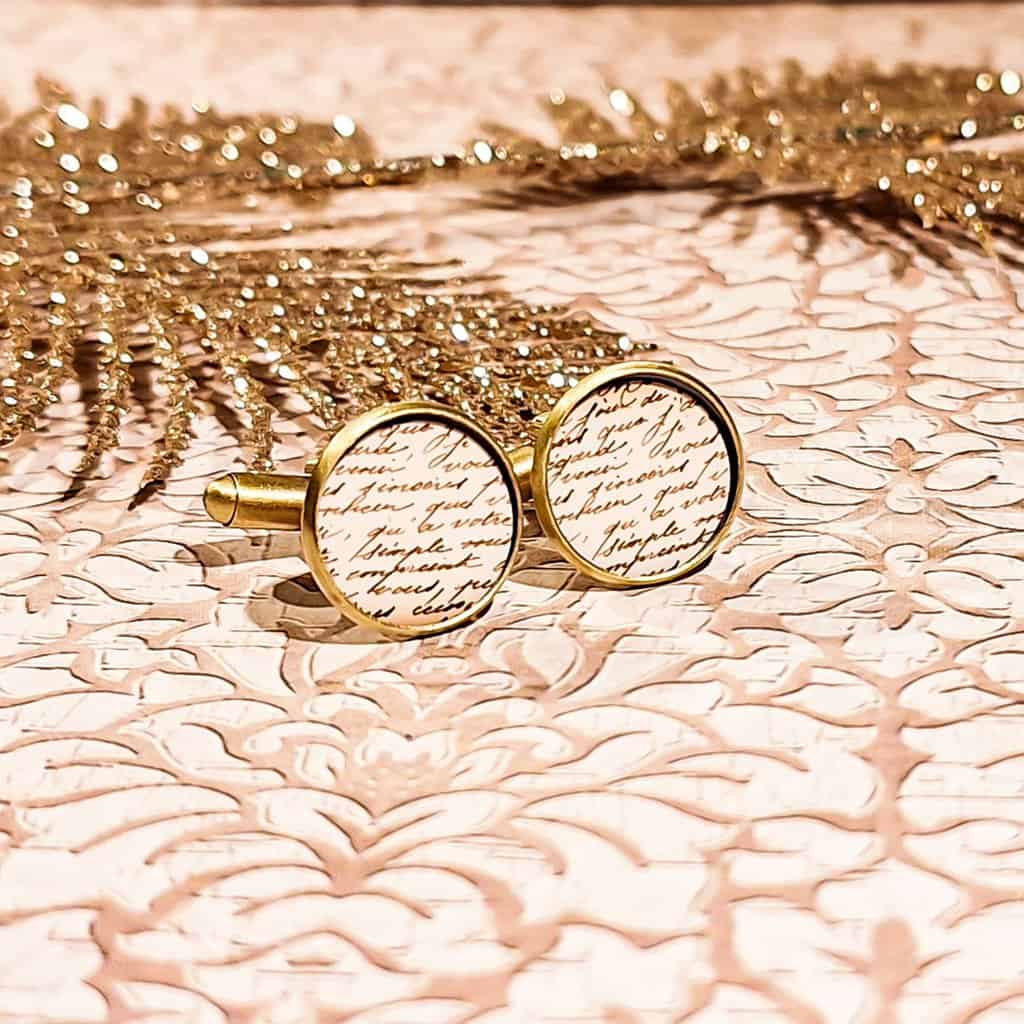 boutons de manchettes beige ecritures sepia resine chemise homme lydee deco