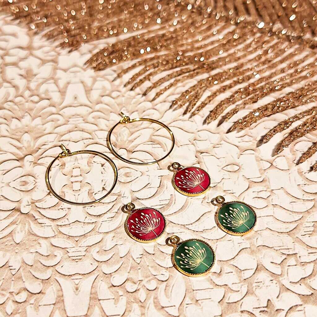 Créoles Dandelion en laiton doré 24K avec pendentif pissenlit en résine, fait main en France