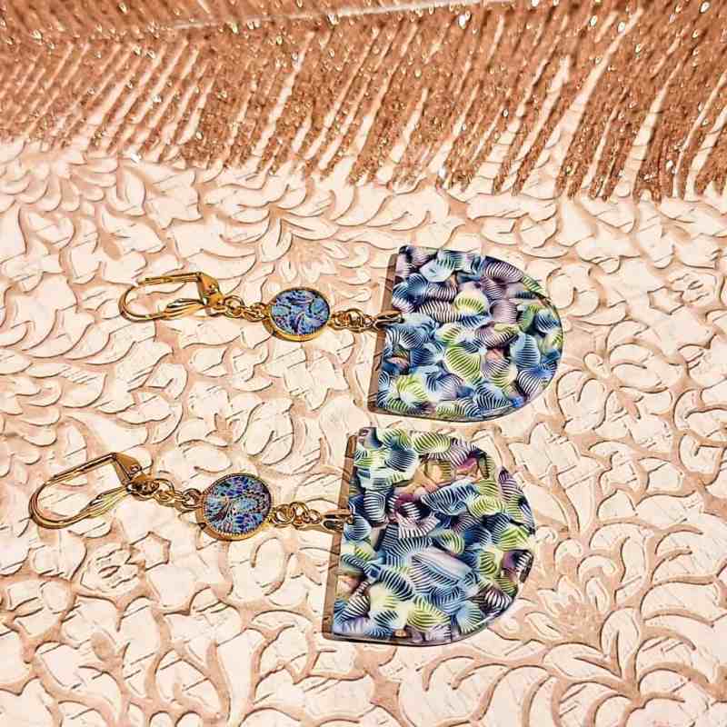 Boucles d’oreilles exotiques pendentif demi-lune en acétate marbré