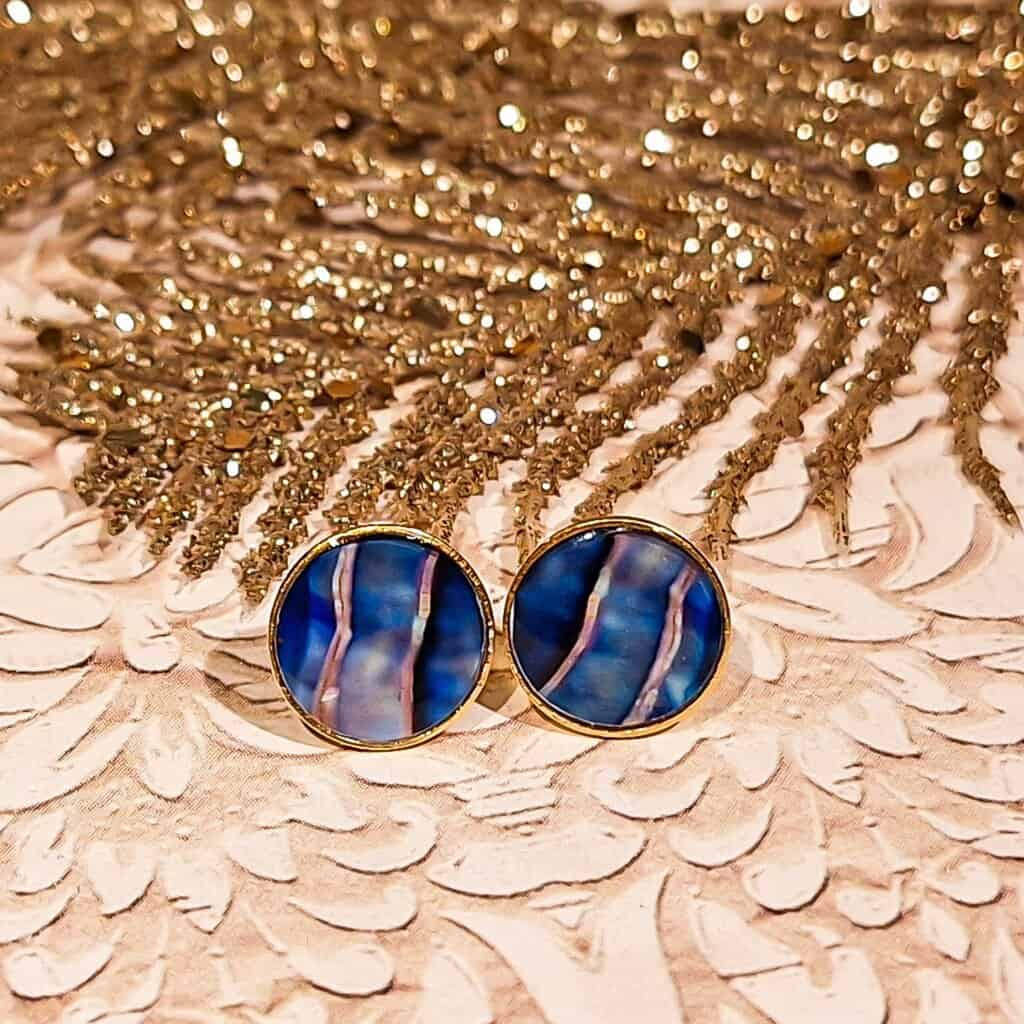 Puces d’oreilles nacrées en acier inoxydable avec motif effet nacre