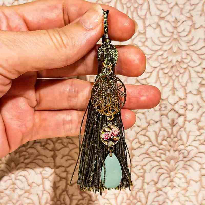 Marques-pages nenuphar roman livre pompon sequin fleur lotus vert rose pour accompagner les lectures