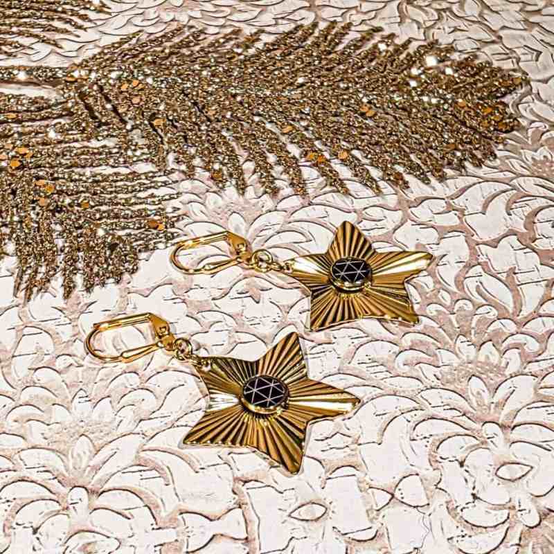 Boucles d’oreilles art déco en résine colorée et pendentif doré élégant, création fait-main