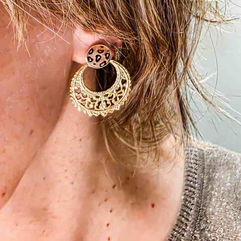 Créoles graou dorées avec motif félin, le léopard, bijou fait main en France