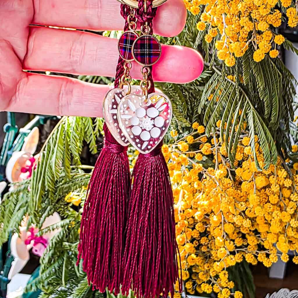 Porte-clés tartan rouge fait main – accessoire chic et tendance