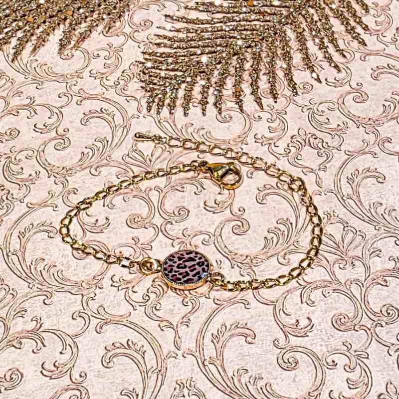 Bracelet léopard chic mauve doré acier inoxydable photo à plat