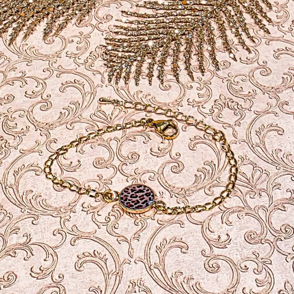 Bracelet léopard chic mauve doré acier inoxydable photo à plat