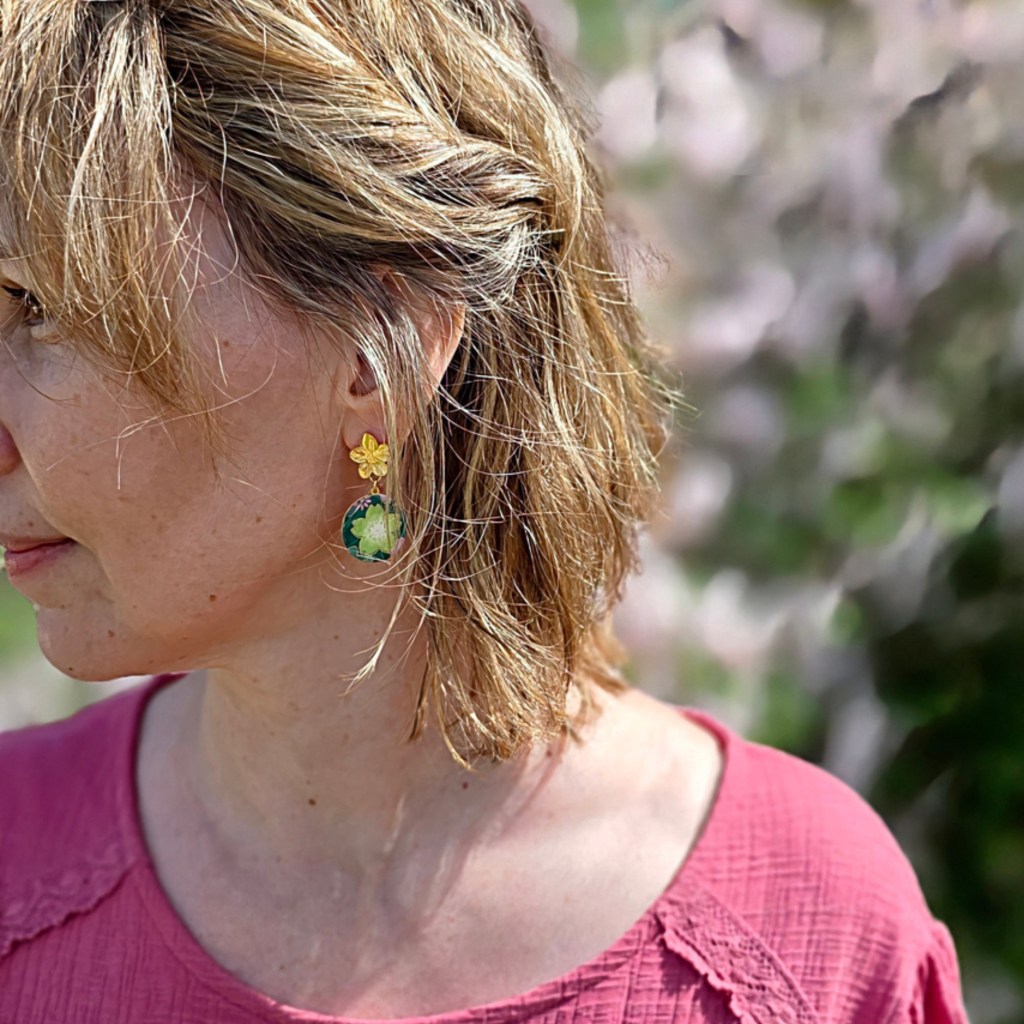 Détail papier japonais sakura – Motif délicat bleu-rose ou vert, inspiration zen pour des boucles d’oreilles poétiques