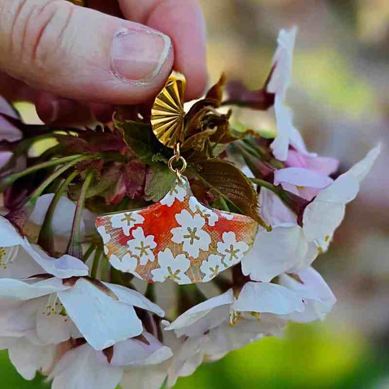Boucles Ginkgo Fleurs papier japonais orange fleuri et acier doré - bijoux feuilles fait-main style poétique 4.5cm