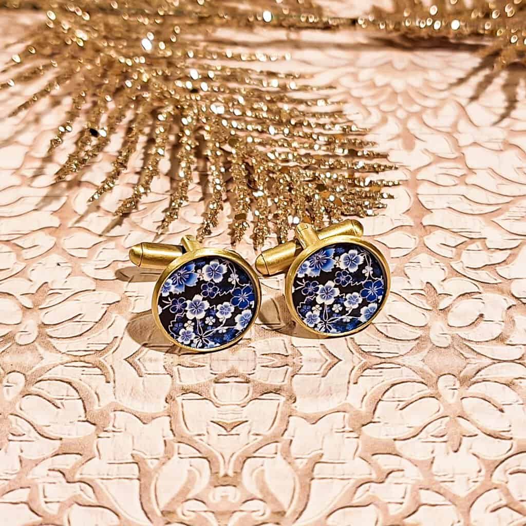 Boutons de manchettes fleur sakura accessoire chemise bleu blanc bronze resine pour homme