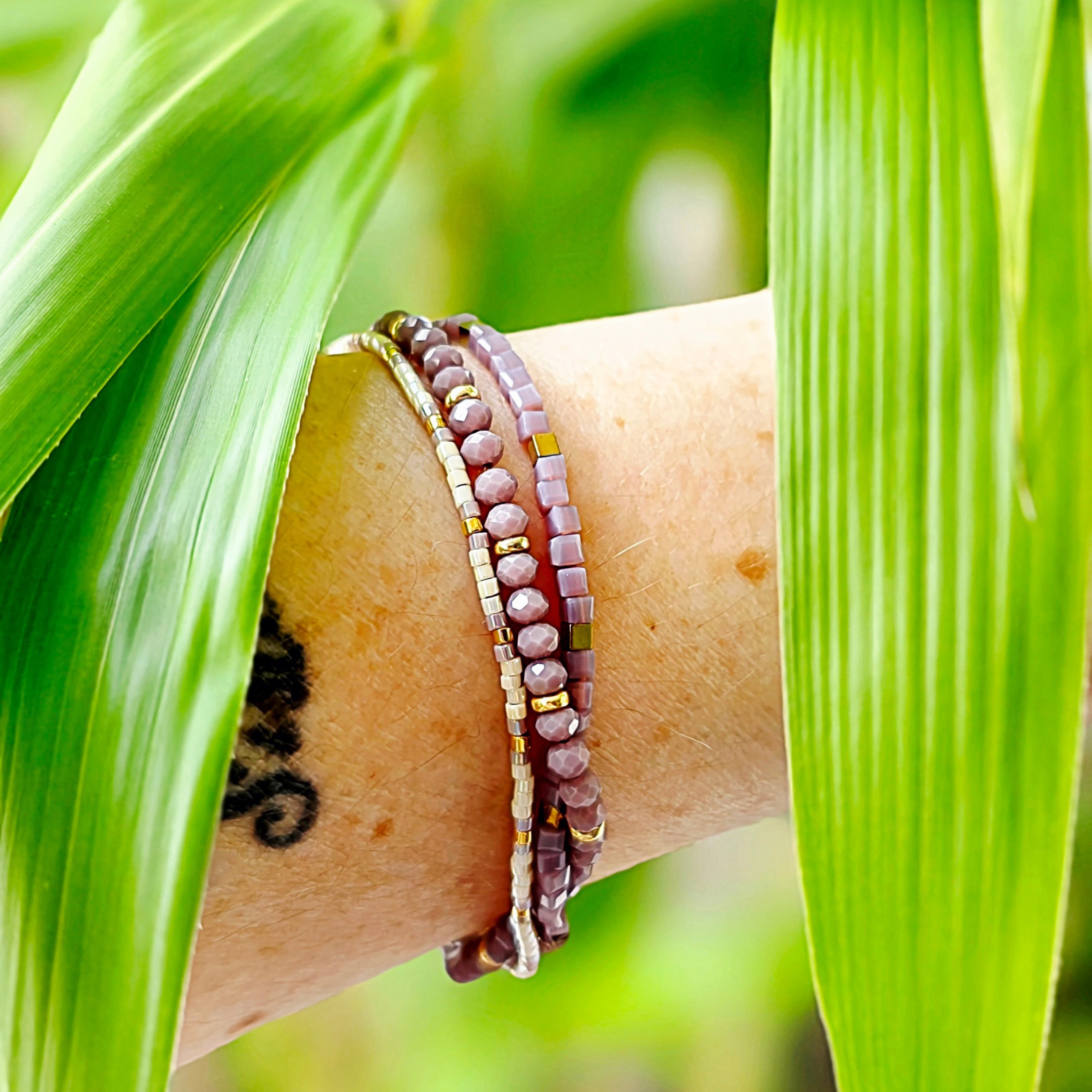 Bracelet perles colorées donuts corail mauve fait-main bohème