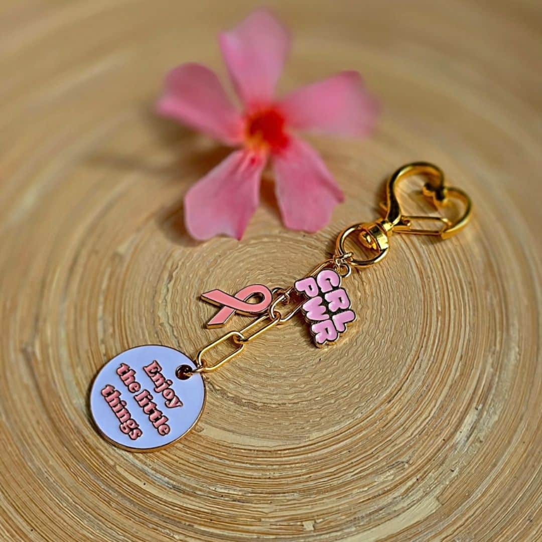 Porte clés ruban rose girl power ruban rose octobre rose symbole pour la lutte contre le cancer du sein duo à partager entre amies soeurs mere fille